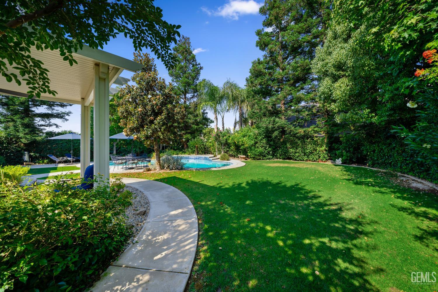 1009 Wealdshire Court — photo 40