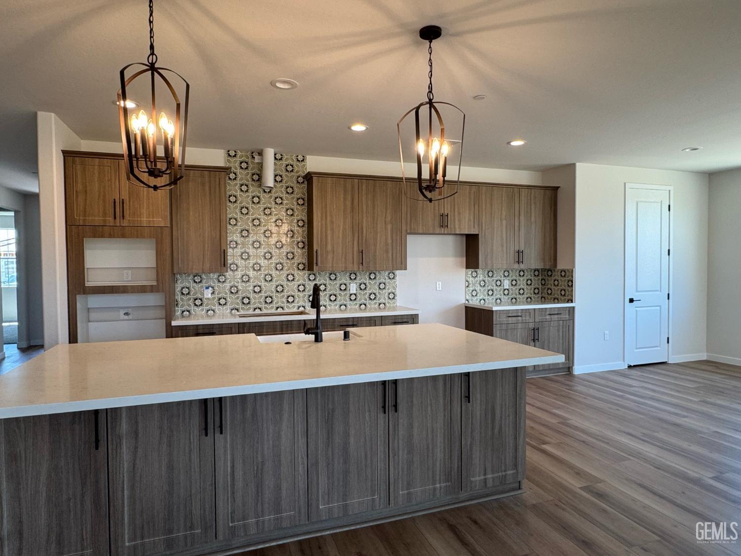 11020 Alcazar Avenue — photo 2