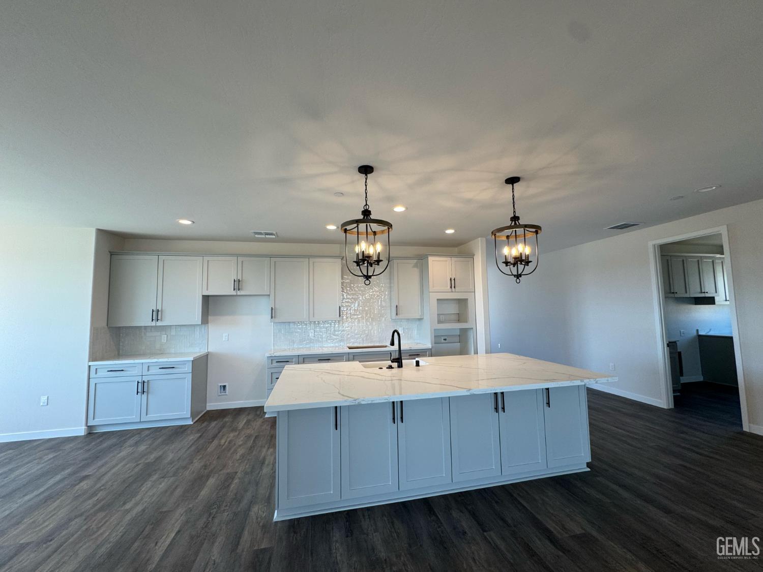 11001 Quentari Avenue — photo 2