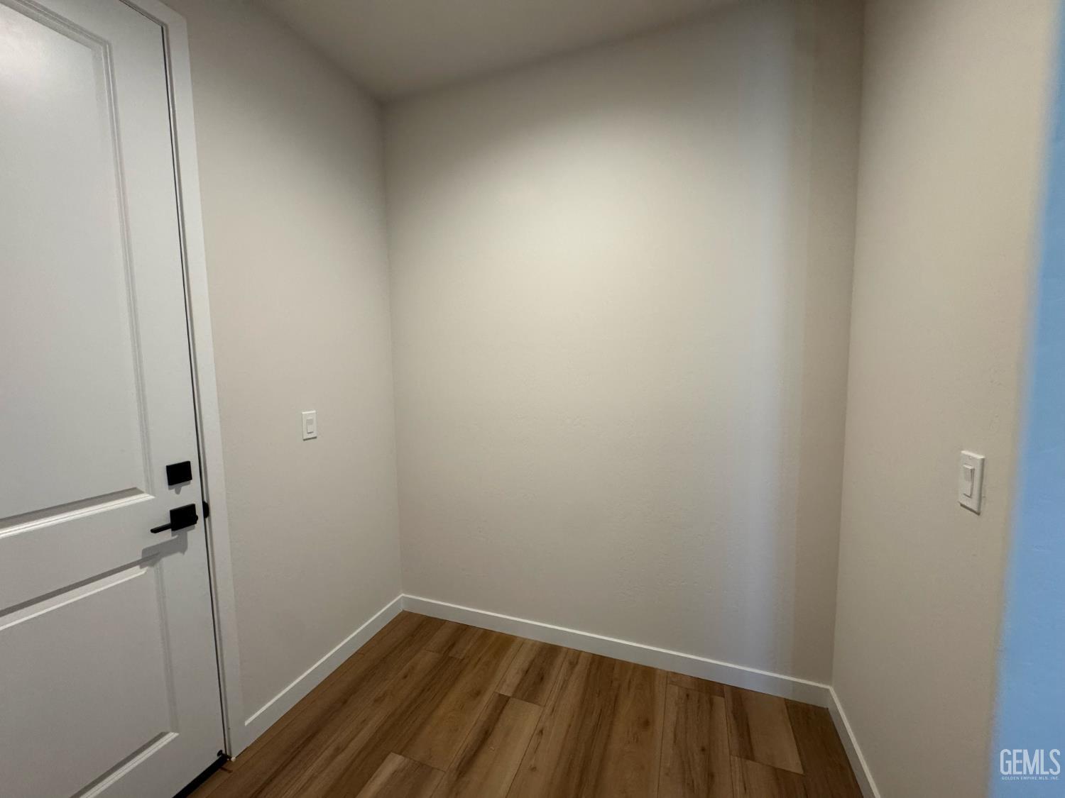 11020 Alcazar Avenue — photo 10