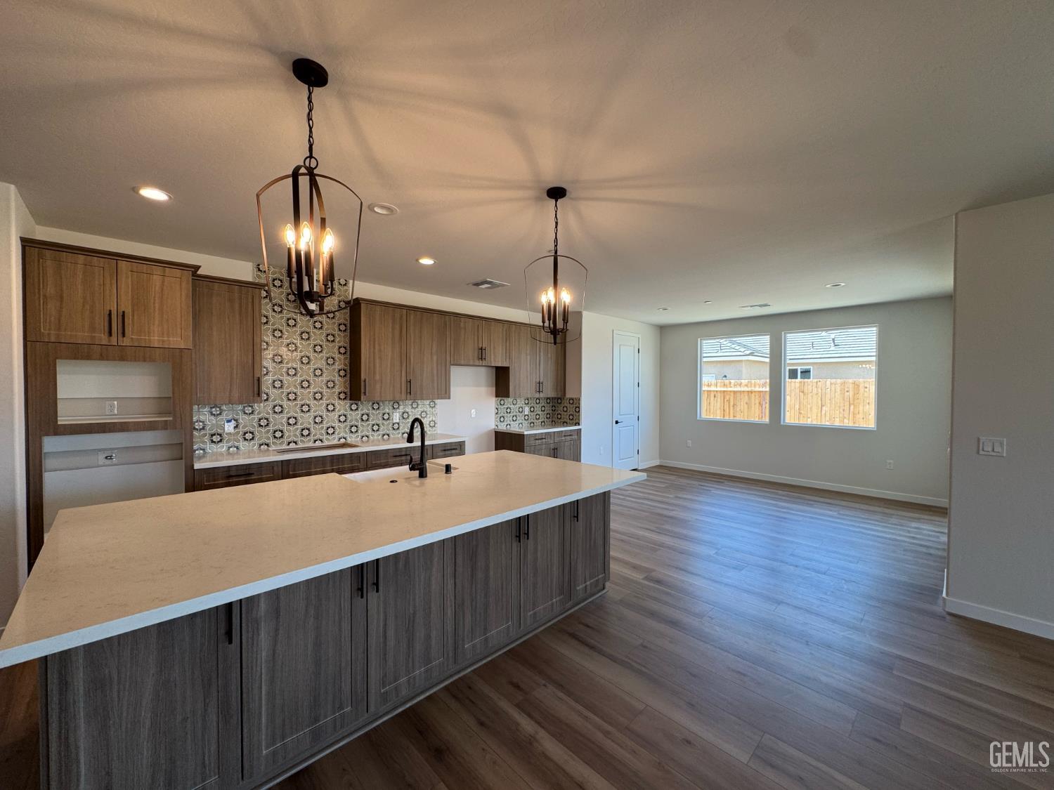 11020 Alcazar Avenue — photo 3