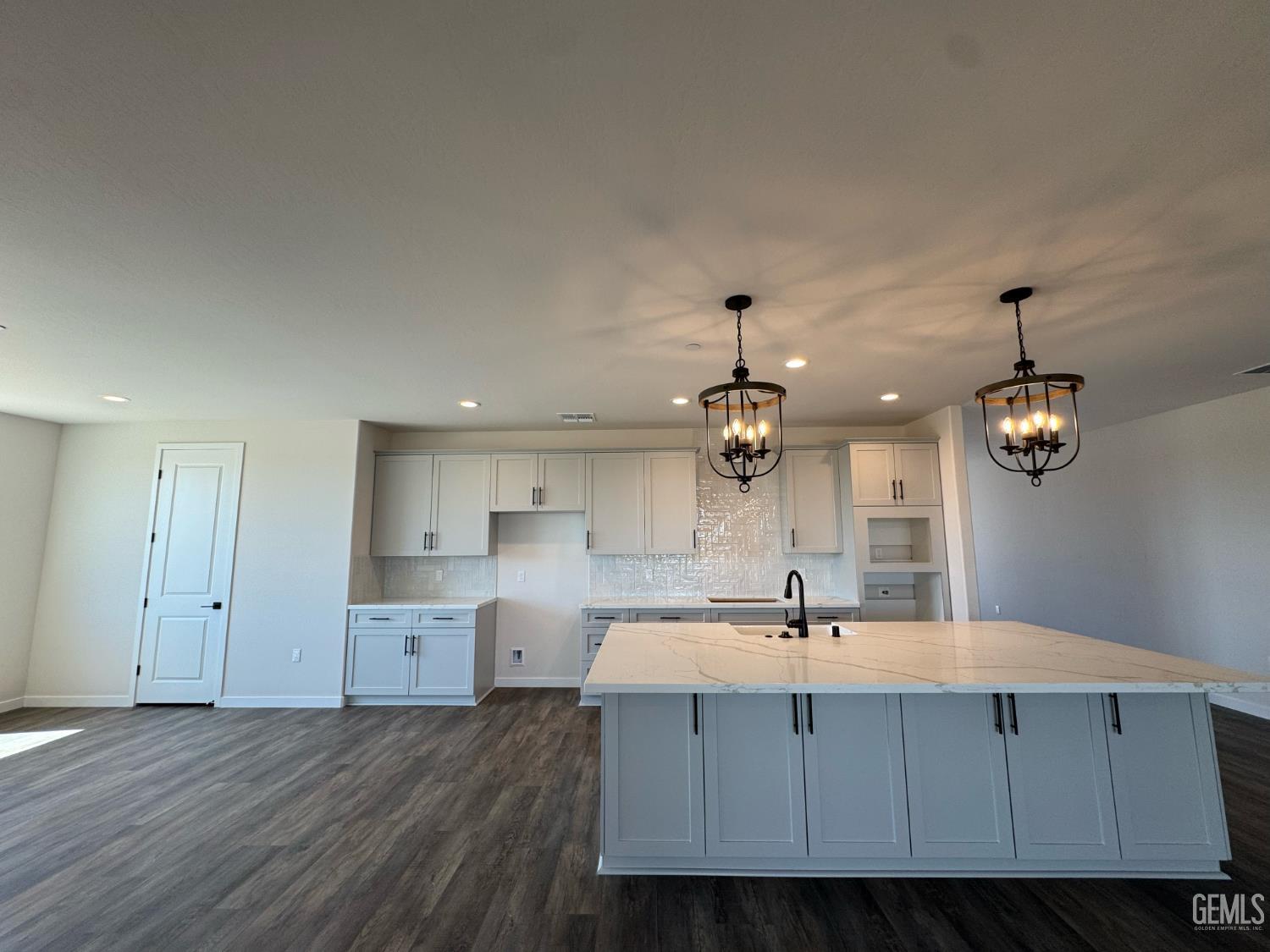 11001 Quentari Avenue — photo 3