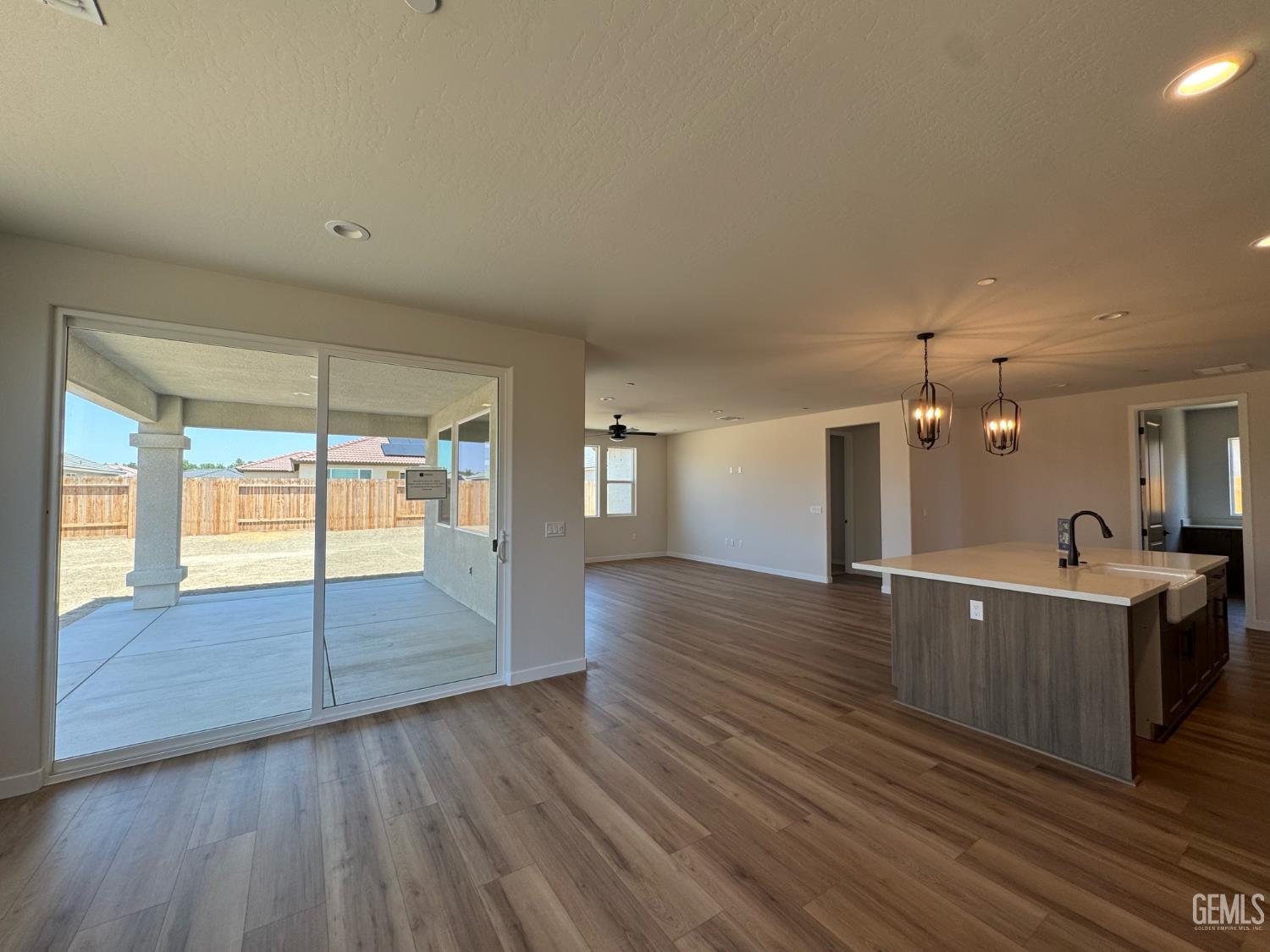 11020 Alcazar Avenue — photo 5
