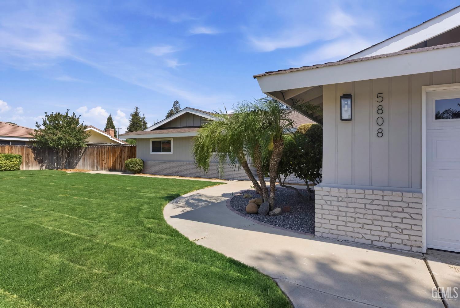 Single Family Residence in Bakersfield, photo 5 of 52
