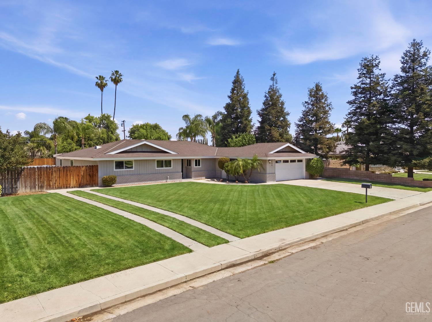 Single Family Residence in Bakersfield, photo 3 of 52