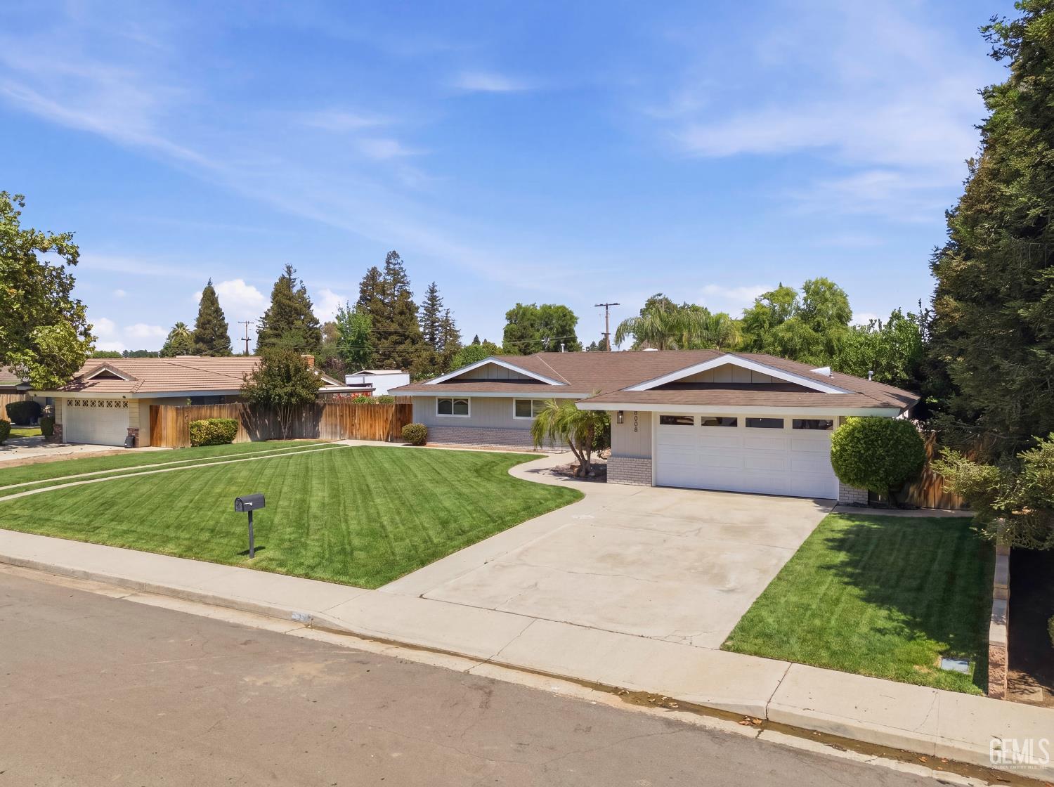 Single Family Residence in Bakersfield, photo 4 of 52