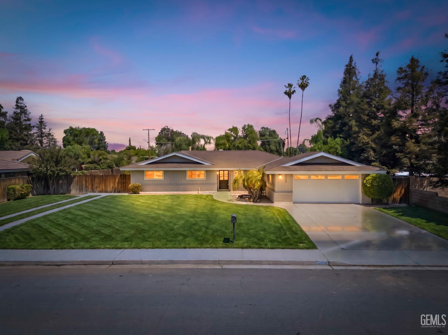 Single Family Residence in Bakersfield, photo 2 of 52