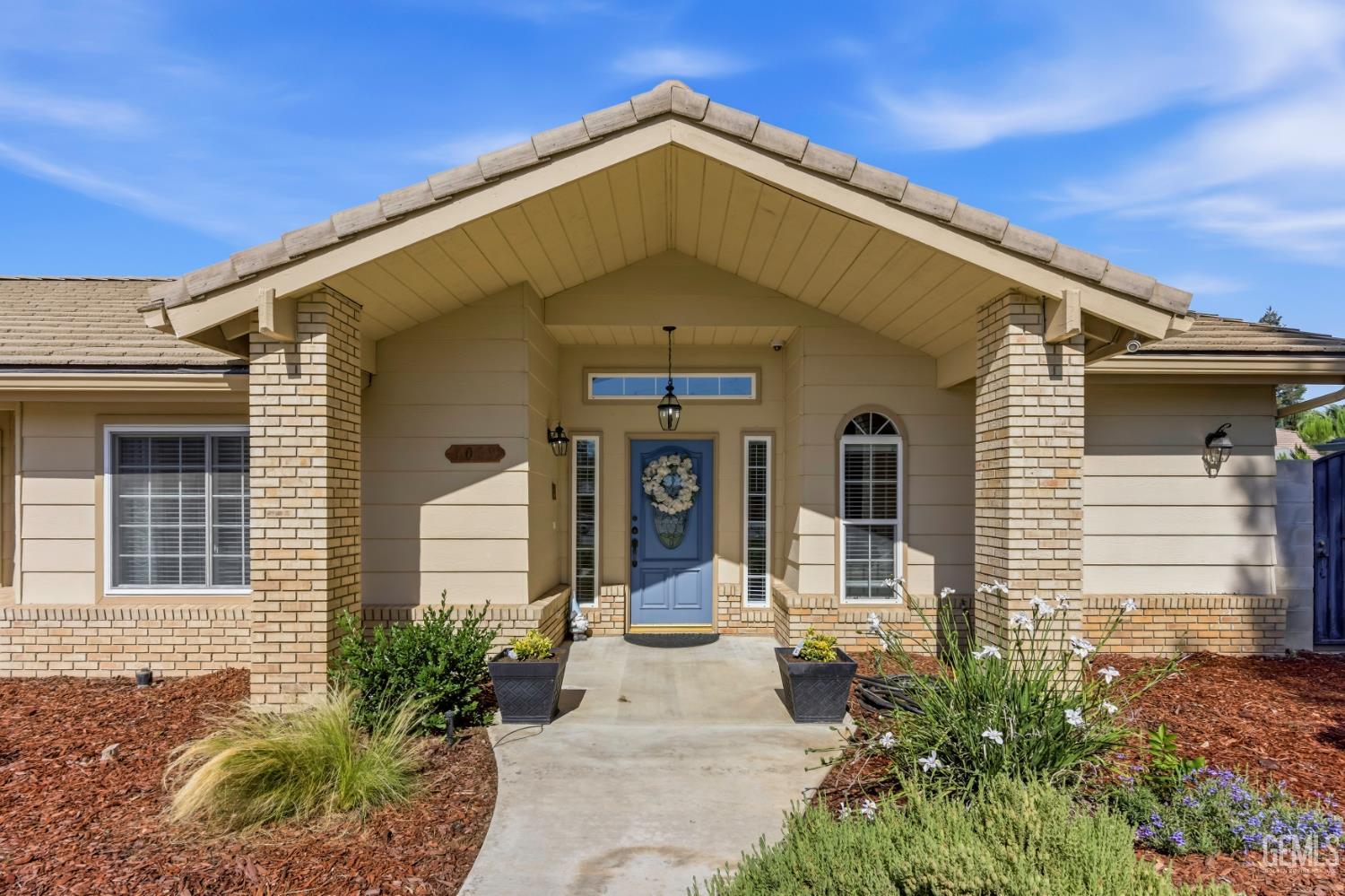 Single Family Residence in Bakersfield, photo 5 of 39
