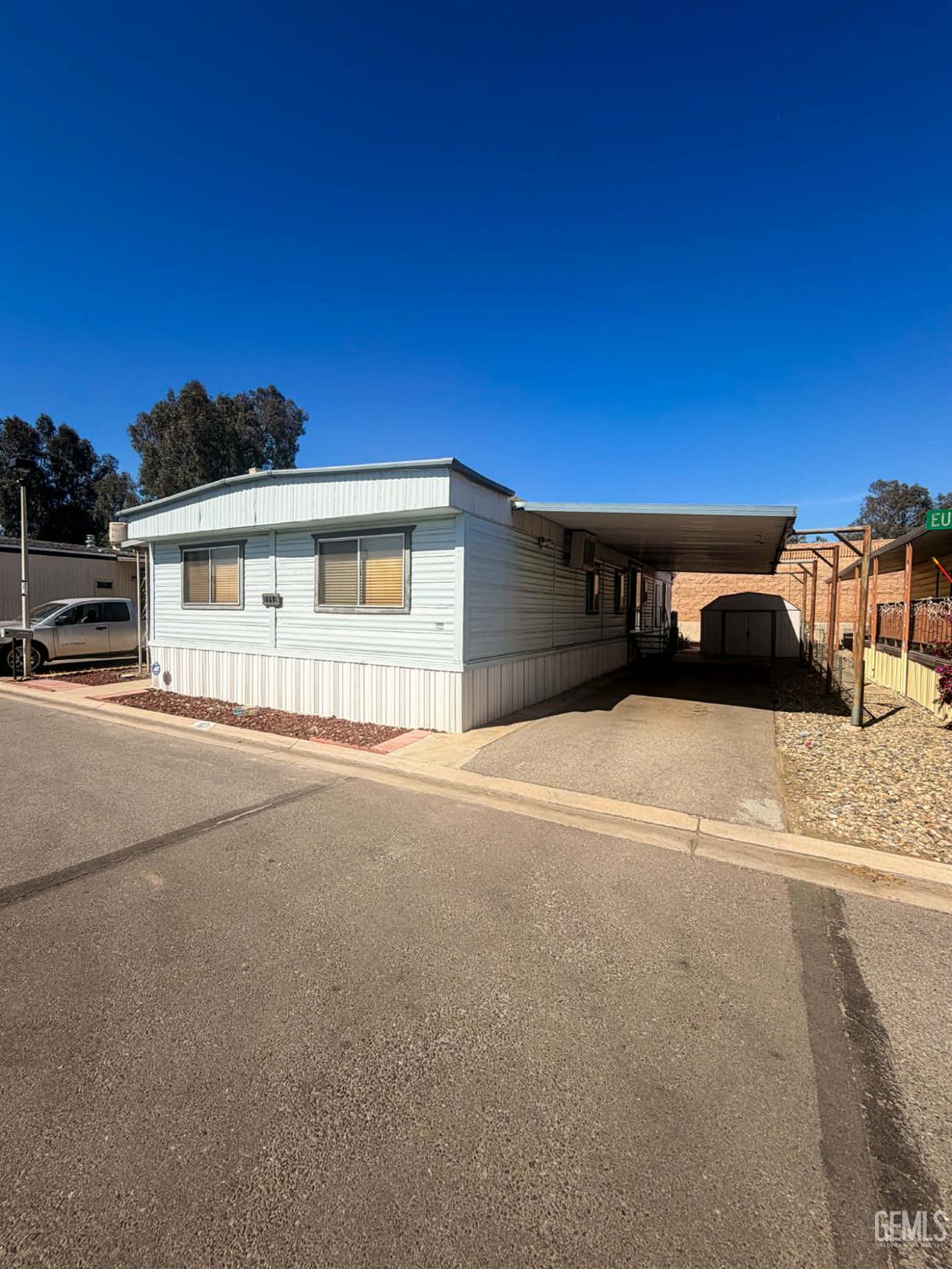 Mobile Home in Bakersfield, photo 3 of 8