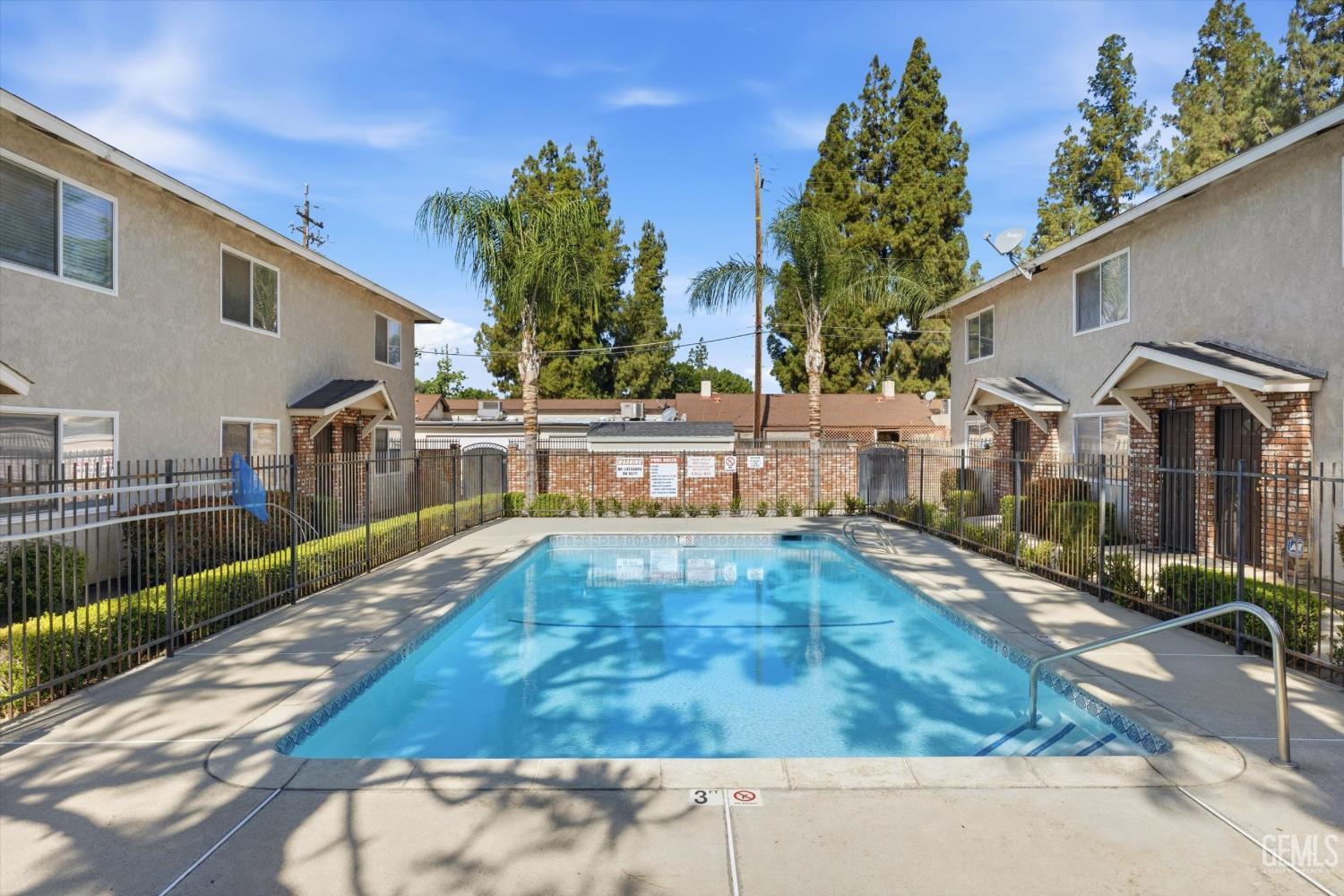 Condominium in Bakersfield, photo 2 of 8