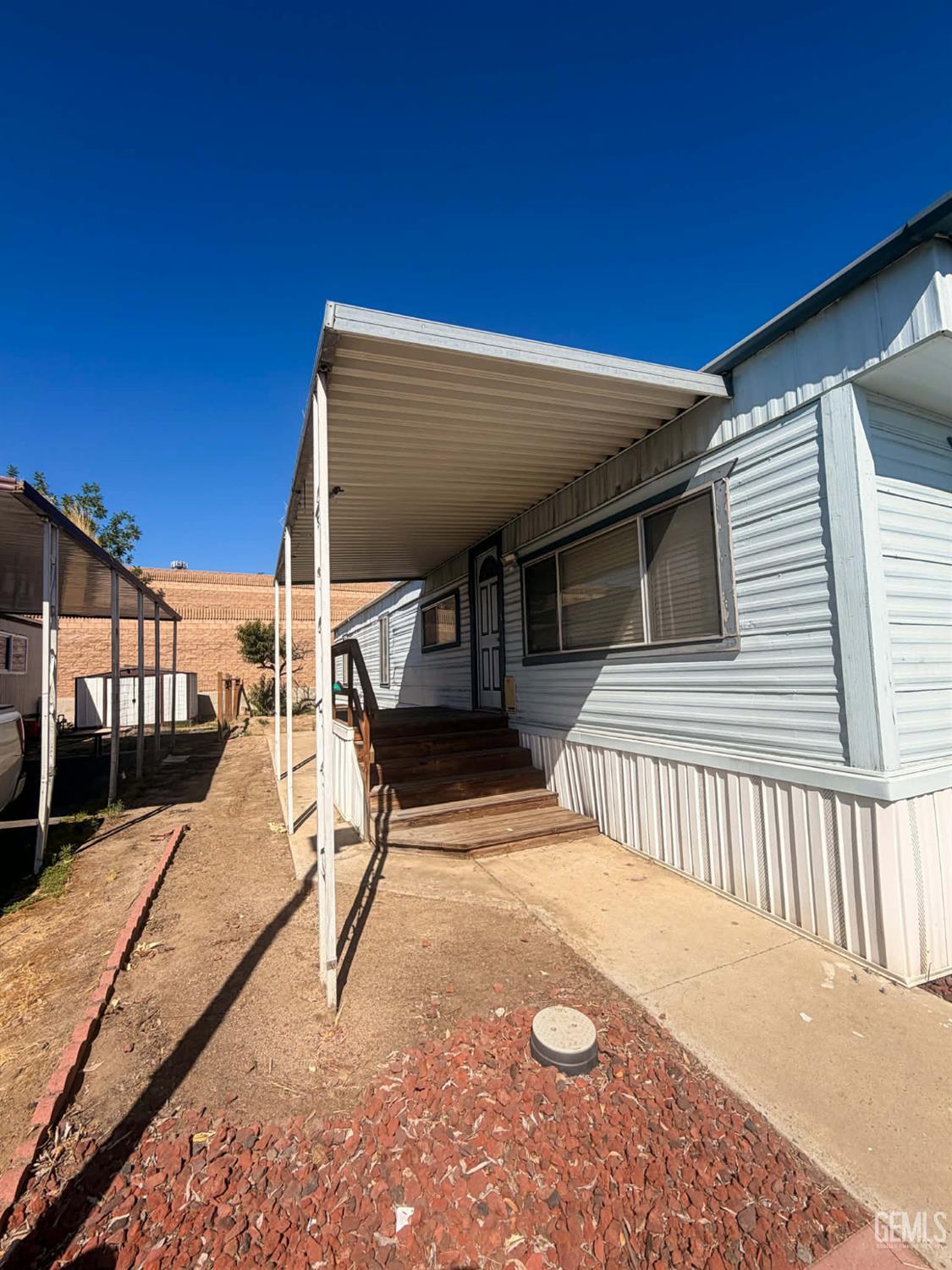 Mobile Home in Bakersfield, photo 5 of 8
