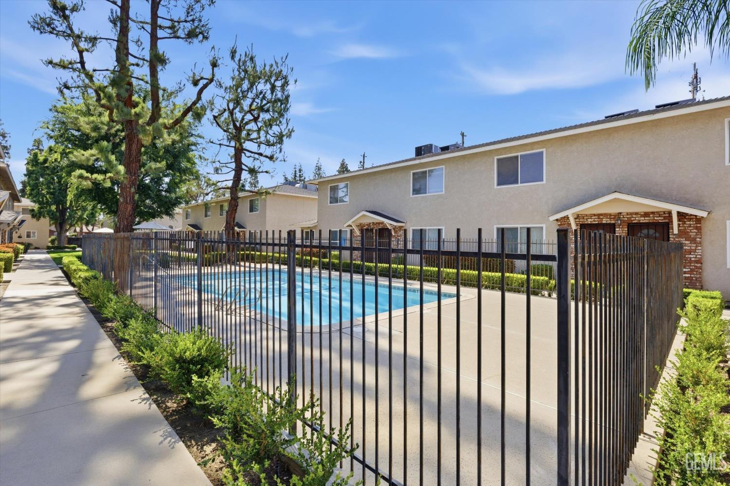 Condominium in Bakersfield, photo 4 of 8