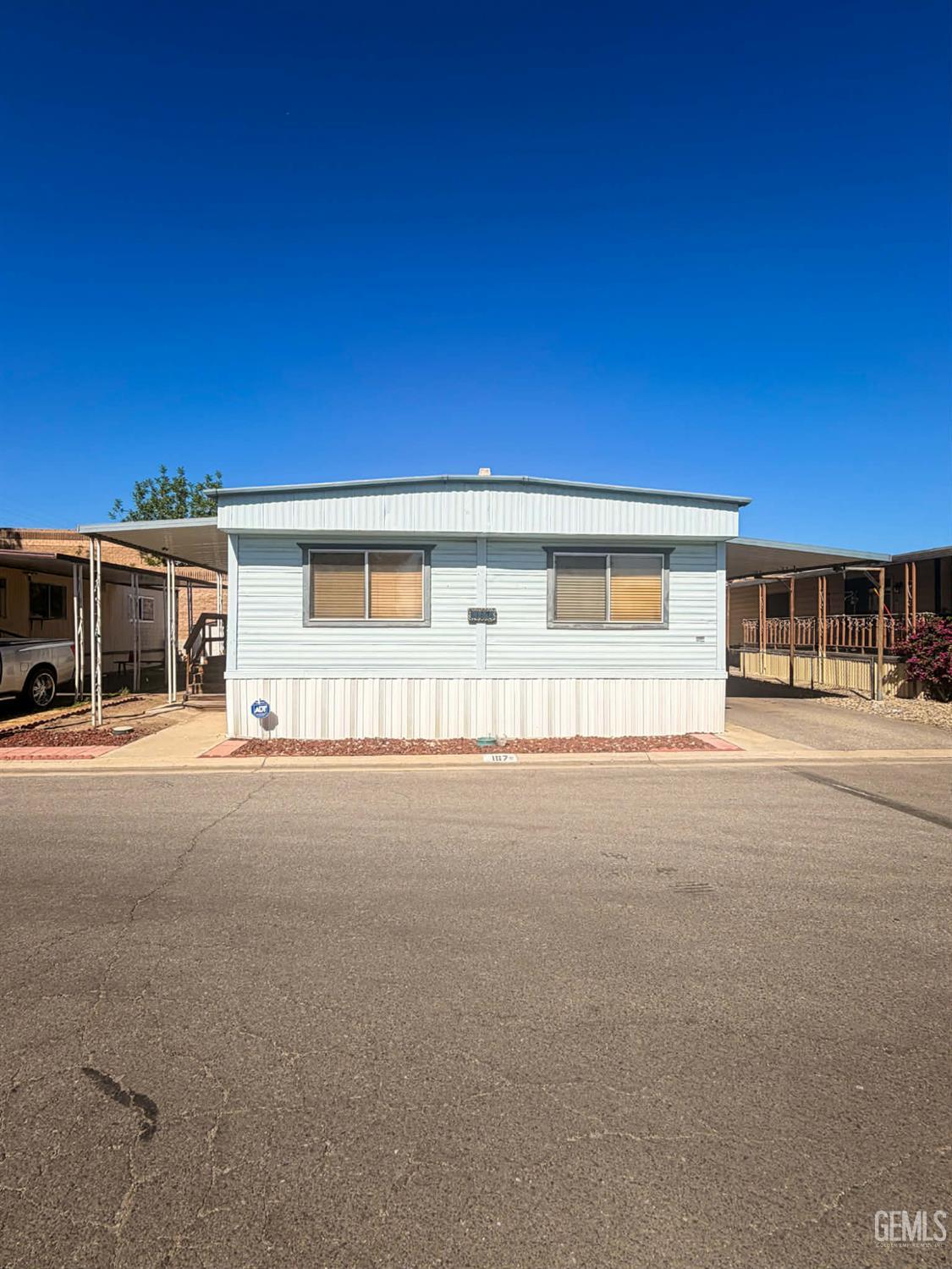 Mobile Home in Bakersfield, photo 2 of 8