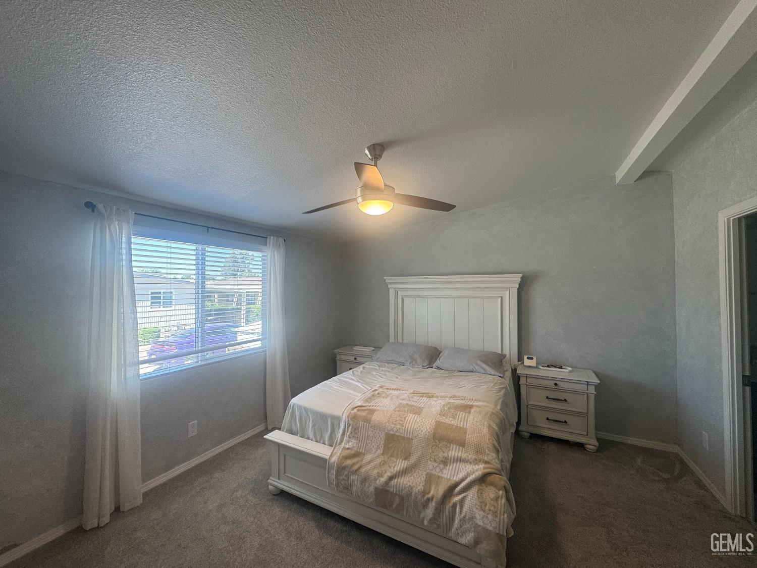 Manufactured Home in Bakersfield, photo 5 of 13