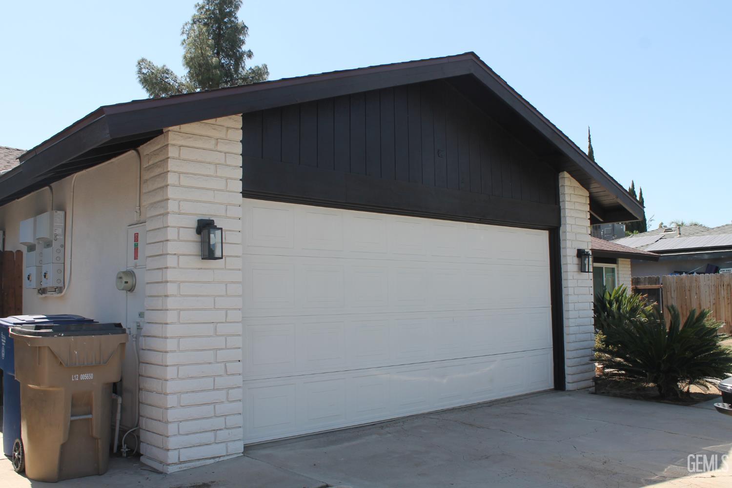 Single Family Residence in Bakersfield, photo 4 of 51