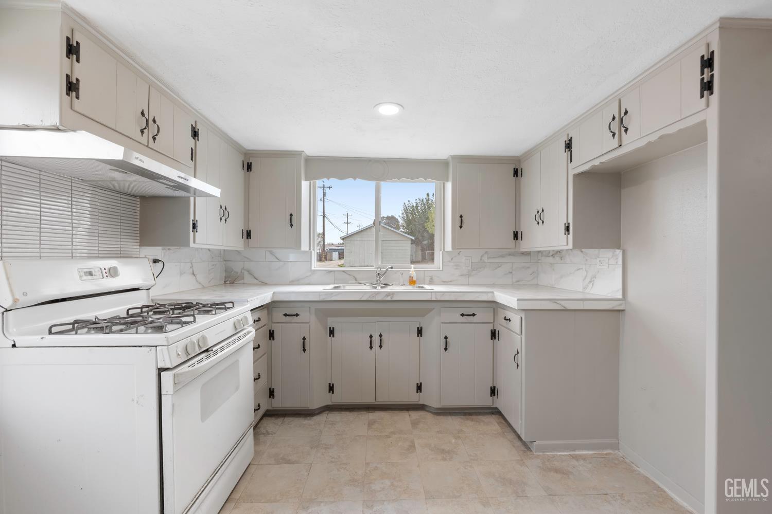 1/2 Buchanan Street, Taft, CA 93268 — photo 16