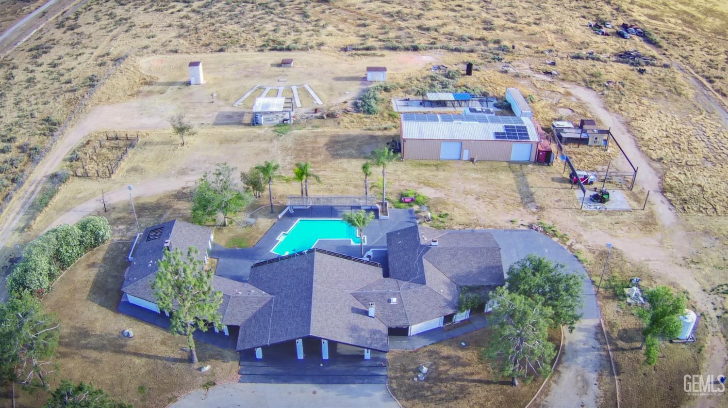 Single Family Residence in Bakersfield, photo 5 of 29