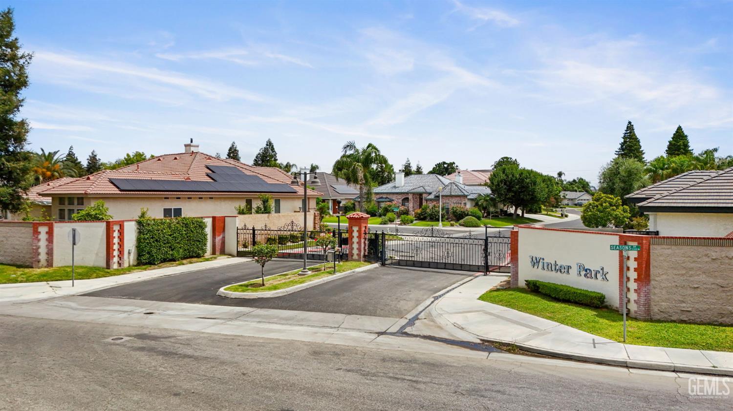 Single Family Residence in Bakersfield, photo 2 of 49