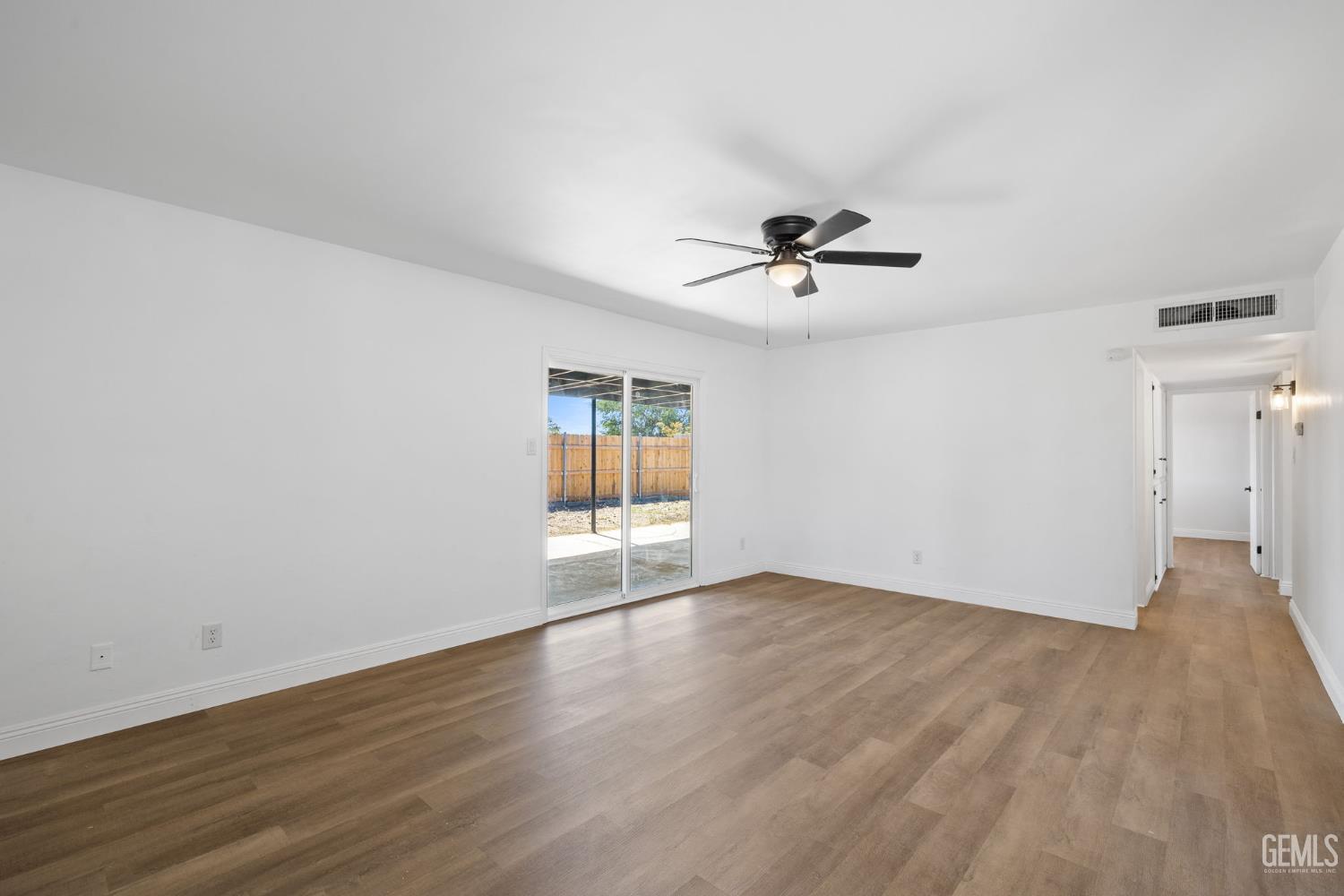 Single Family Residence in Bakersfield, photo 5 of 30