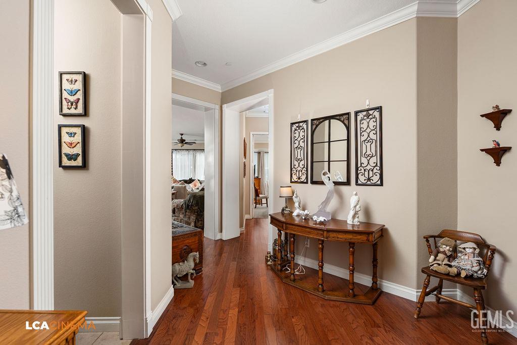 Single Family Residence in Bakersfield, photo 3 of 28
