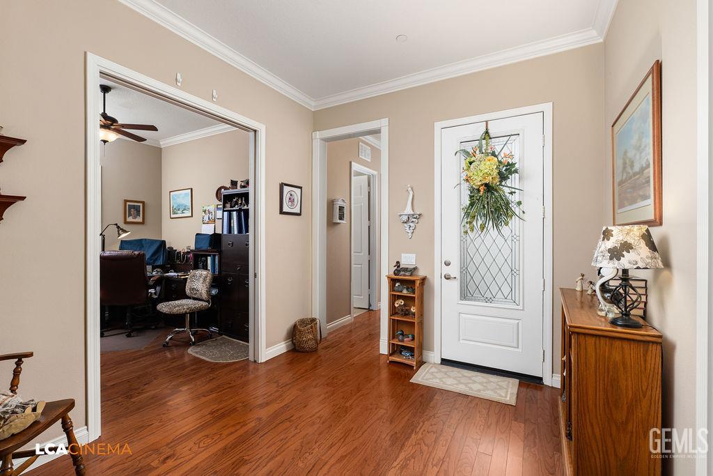 Single Family Residence in Bakersfield, photo 4 of 28