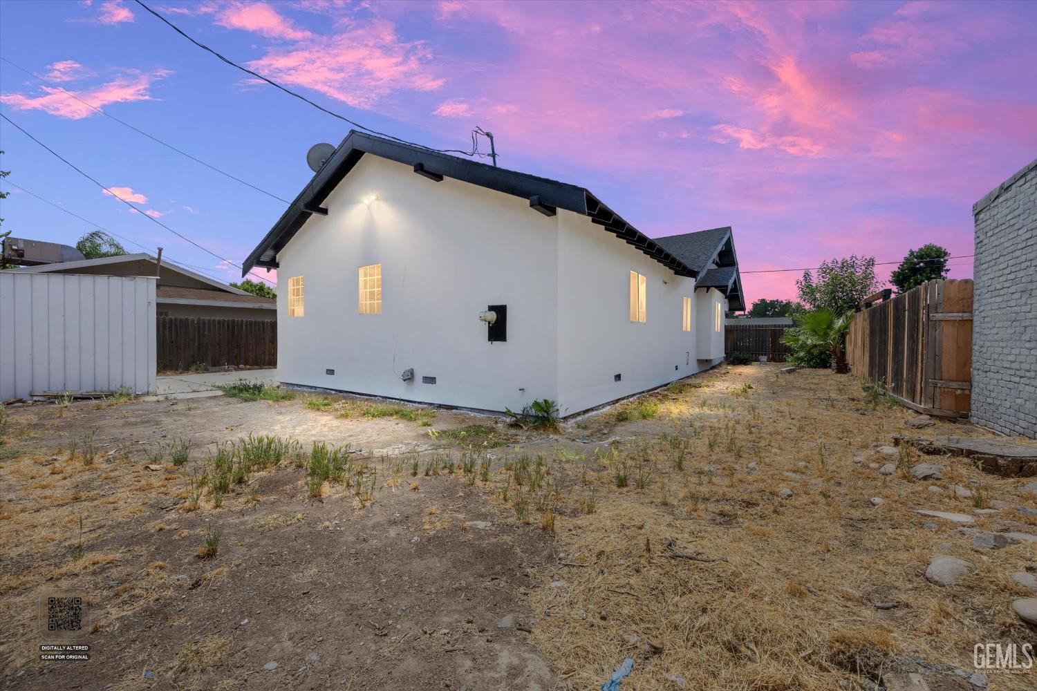 Single Family Residence in Bakersfield, photo 2 of 42