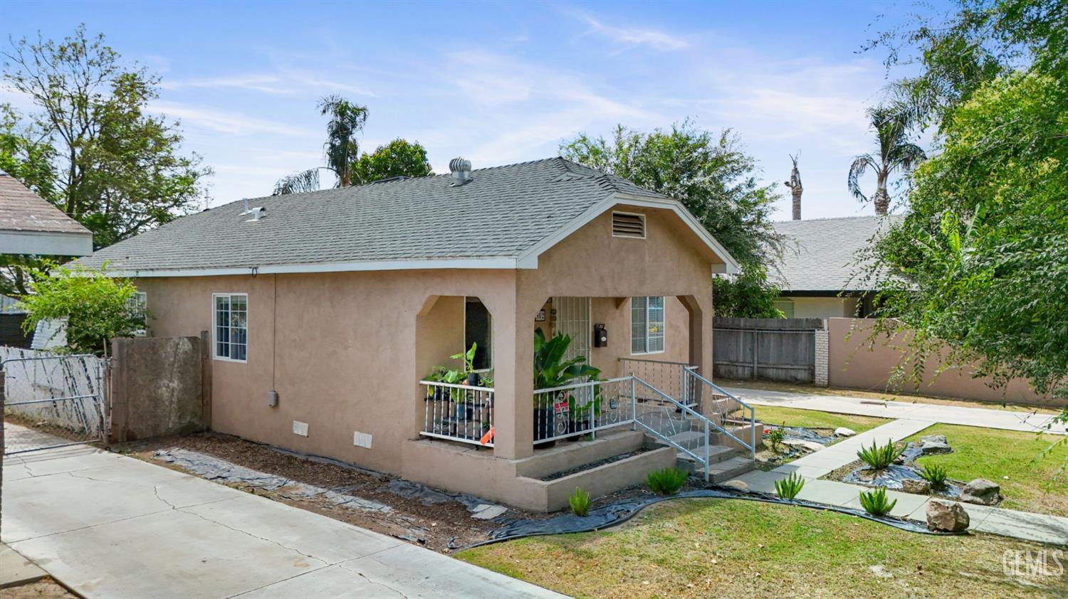 Single Family Residence in Bakersfield, photo 3 of 30