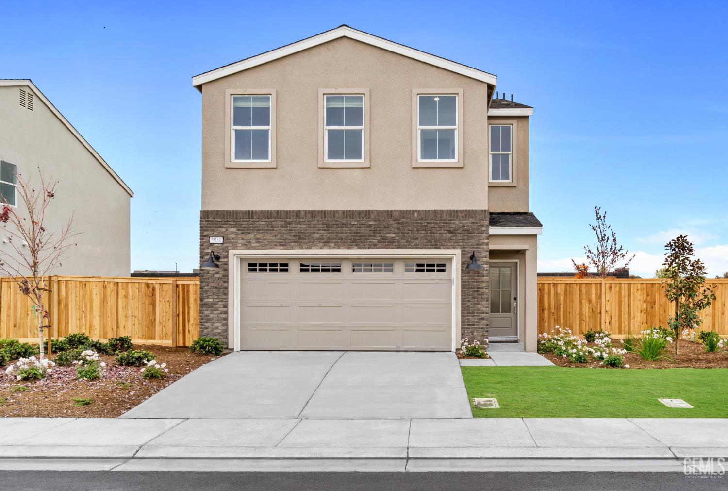 Single Family Residence in Shafter