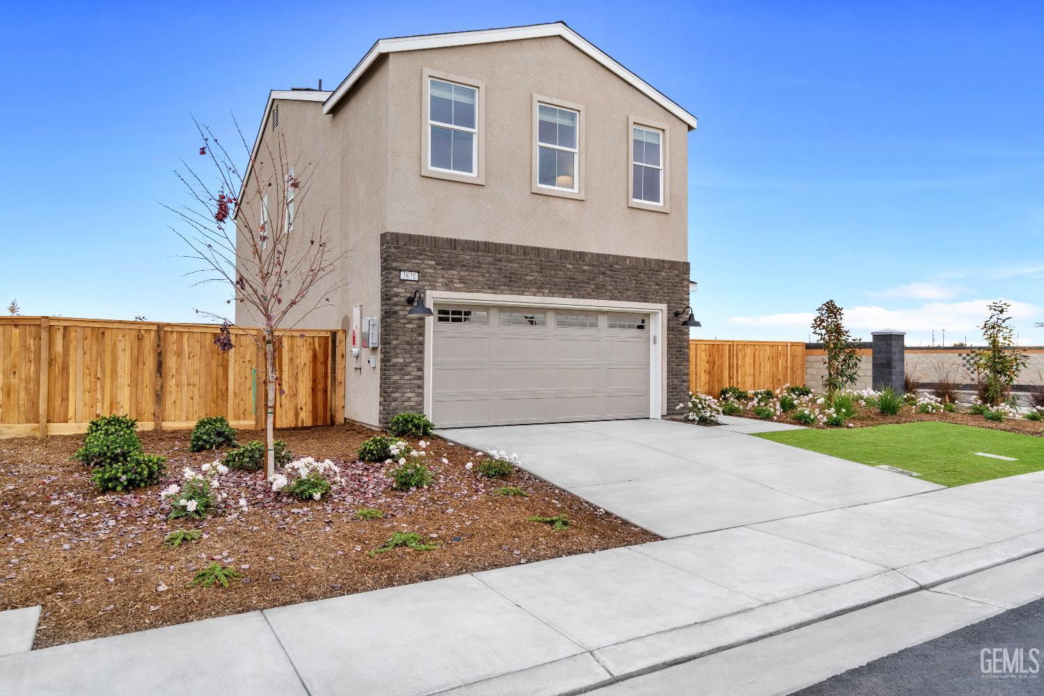 Single Family Residence in Shafter, photo 3 of 28
