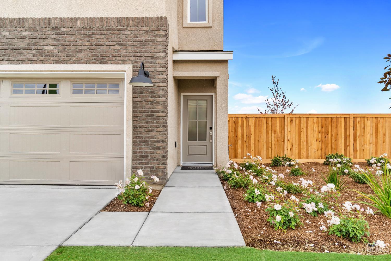 Single Family Residence in Shafter, photo 4 of 28
