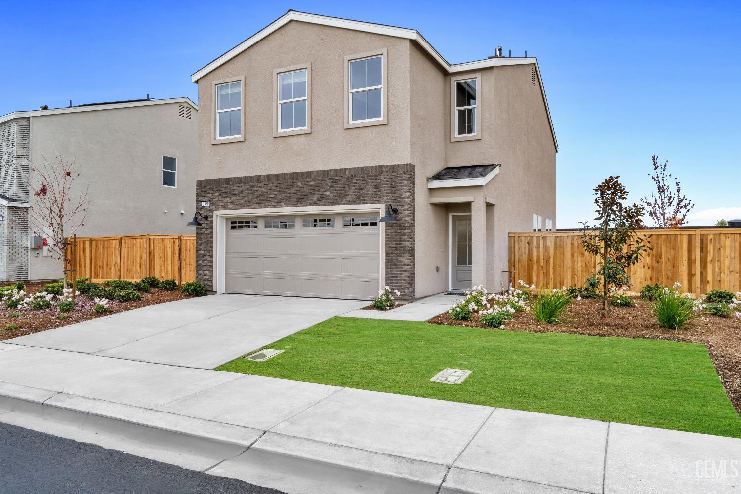 Single Family Residence in Shafter, photo 2 of 28