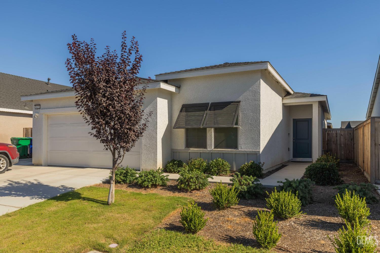 Single Family Residence in Shafter, photo 2 of 24
