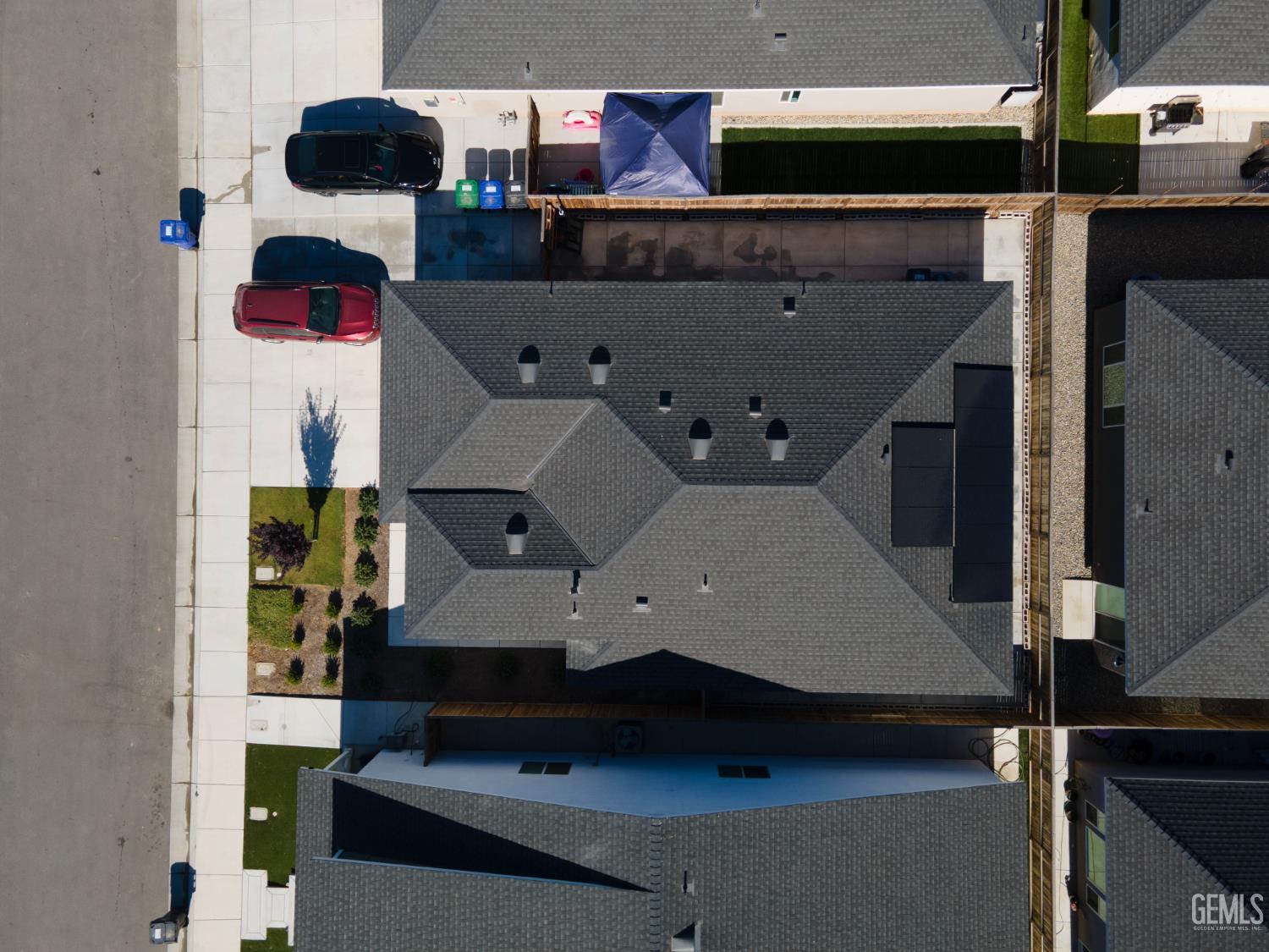 Single Family Residence in Shafter, photo 3 of 24