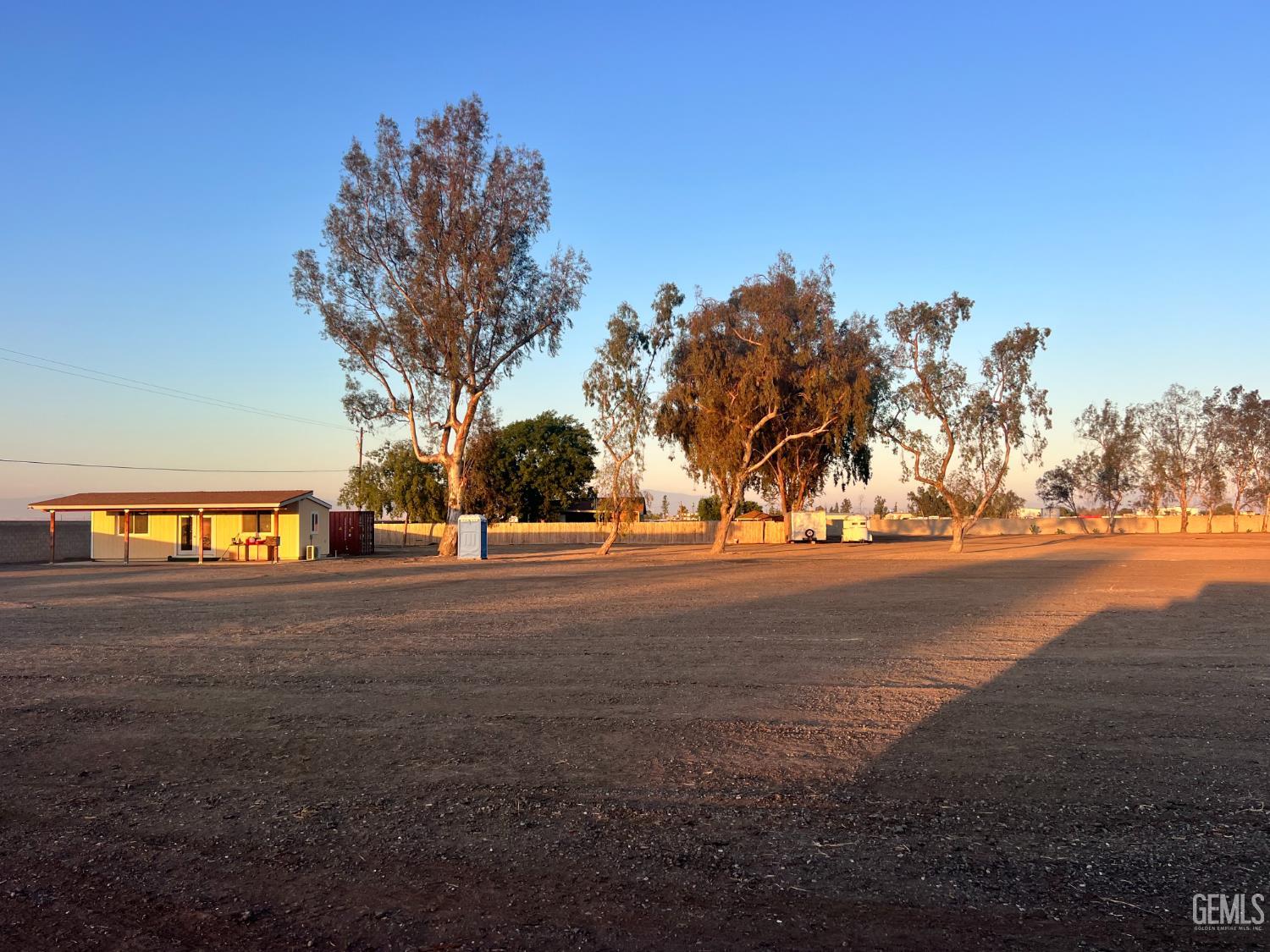 Manufactured Home in Bakersfield, photo 4 of 15