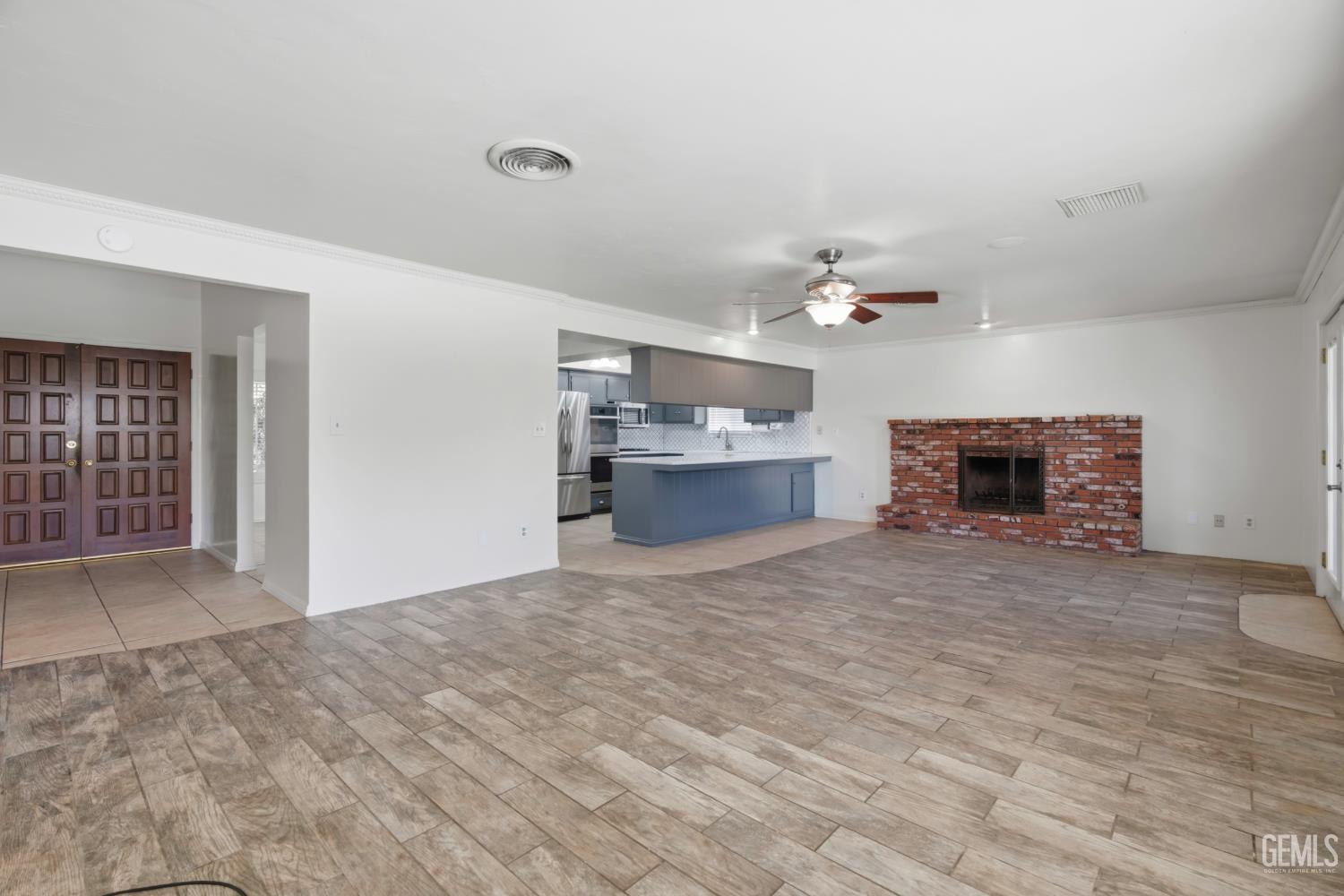 Single Family Residence in Bakersfield, photo 4 of 53