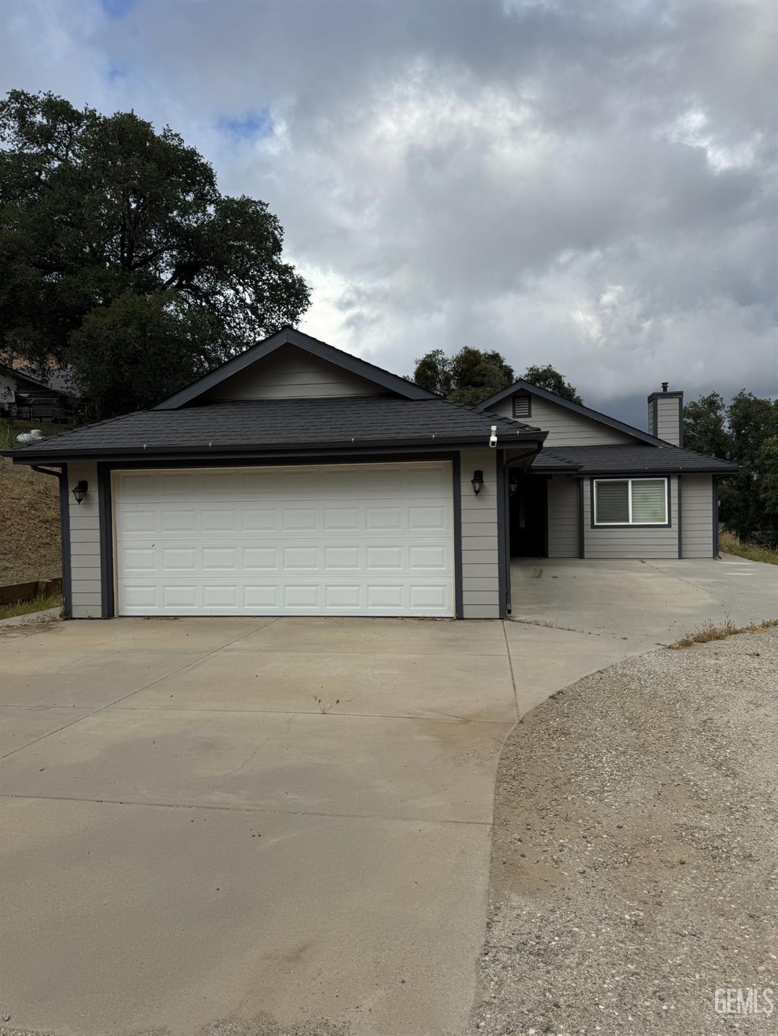 Single Family Residence in Tehachapi, photo 2 of 25