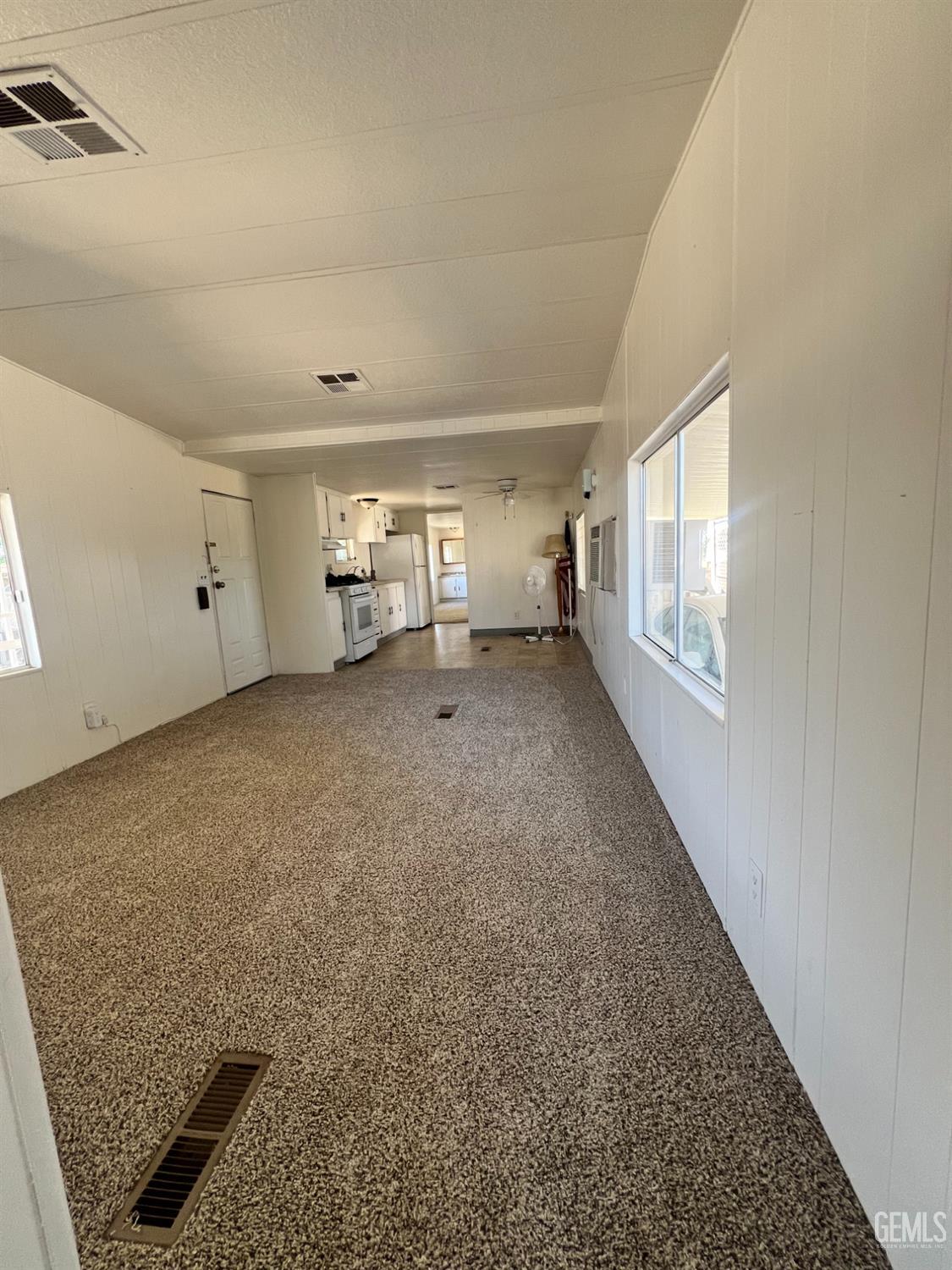 Mobile Home in Bakersfield, photo 5 of 13