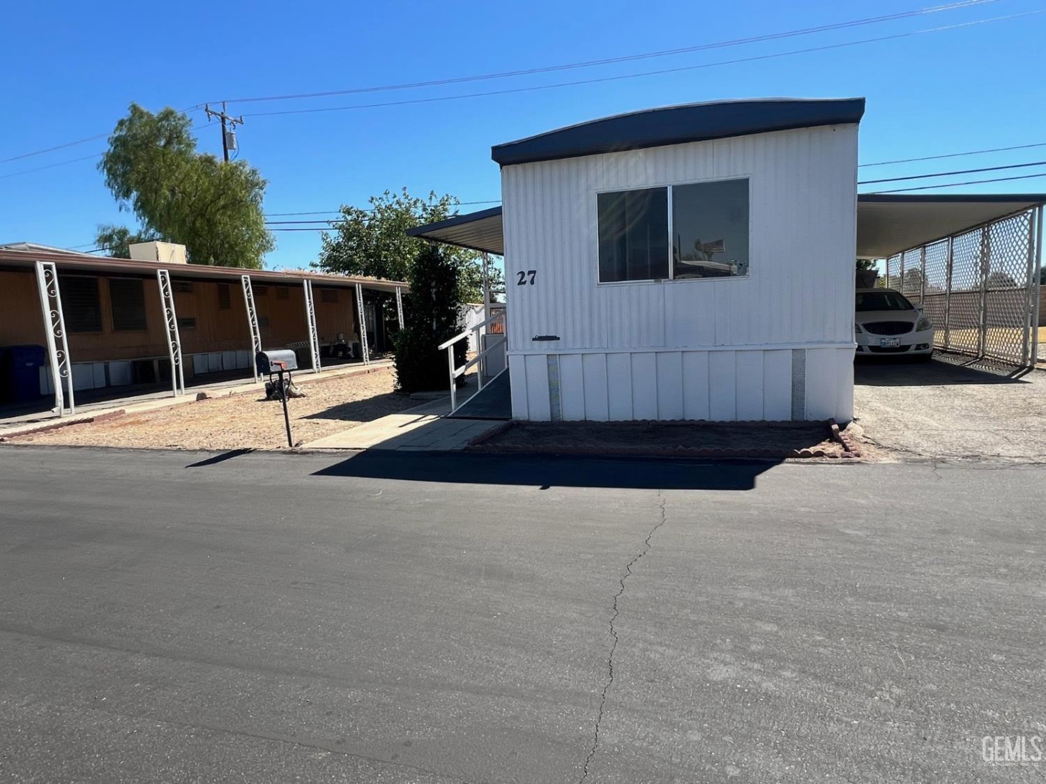 Mobile Home in Bakersfield, photo 2 of 13