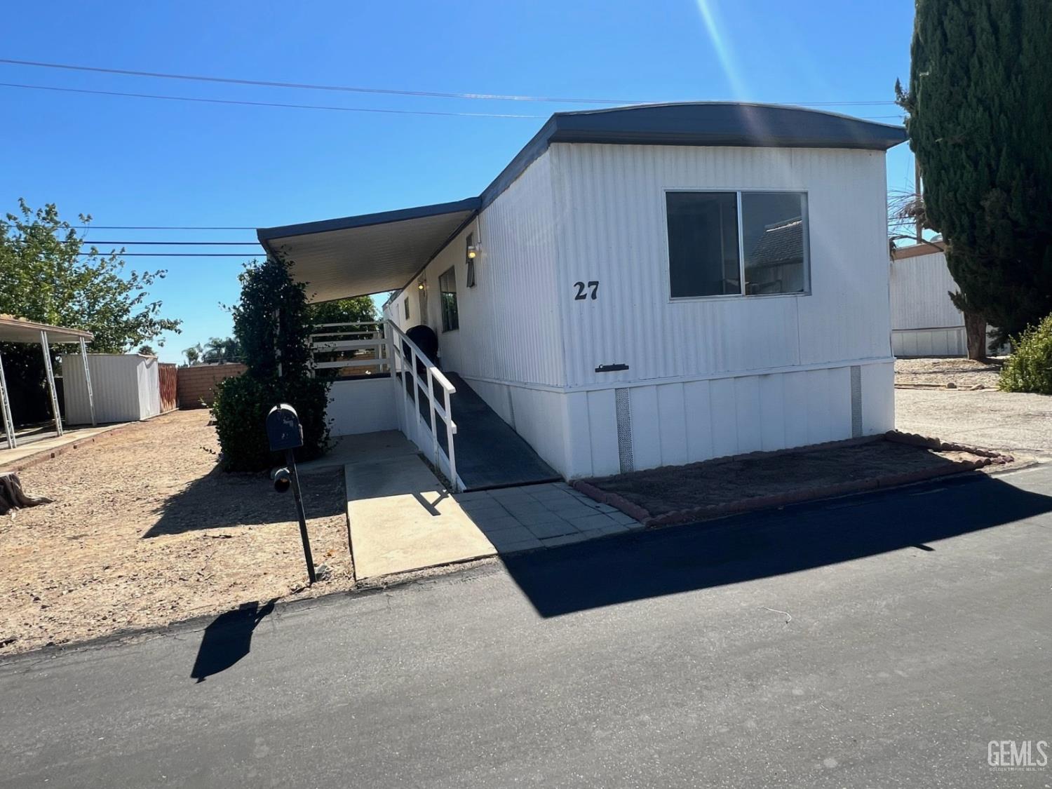 Mobile Home in Bakersfield, photo 3 of 13