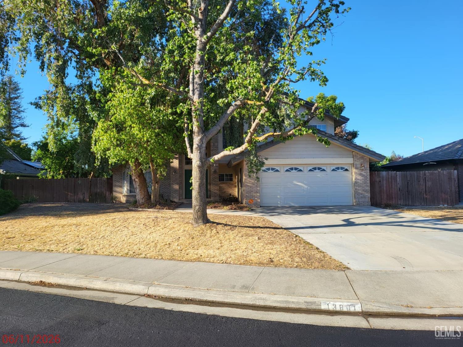 Single Family Residence in Bakersfield, photo 2 of 16