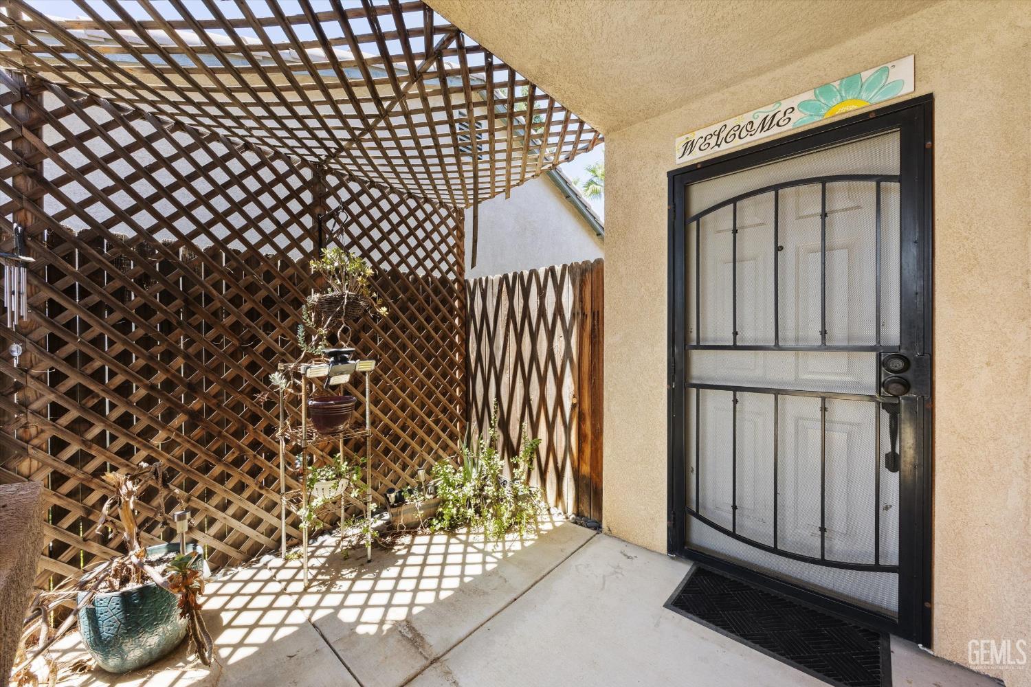 Single Family Residence in Bakersfield, photo 4 of 31