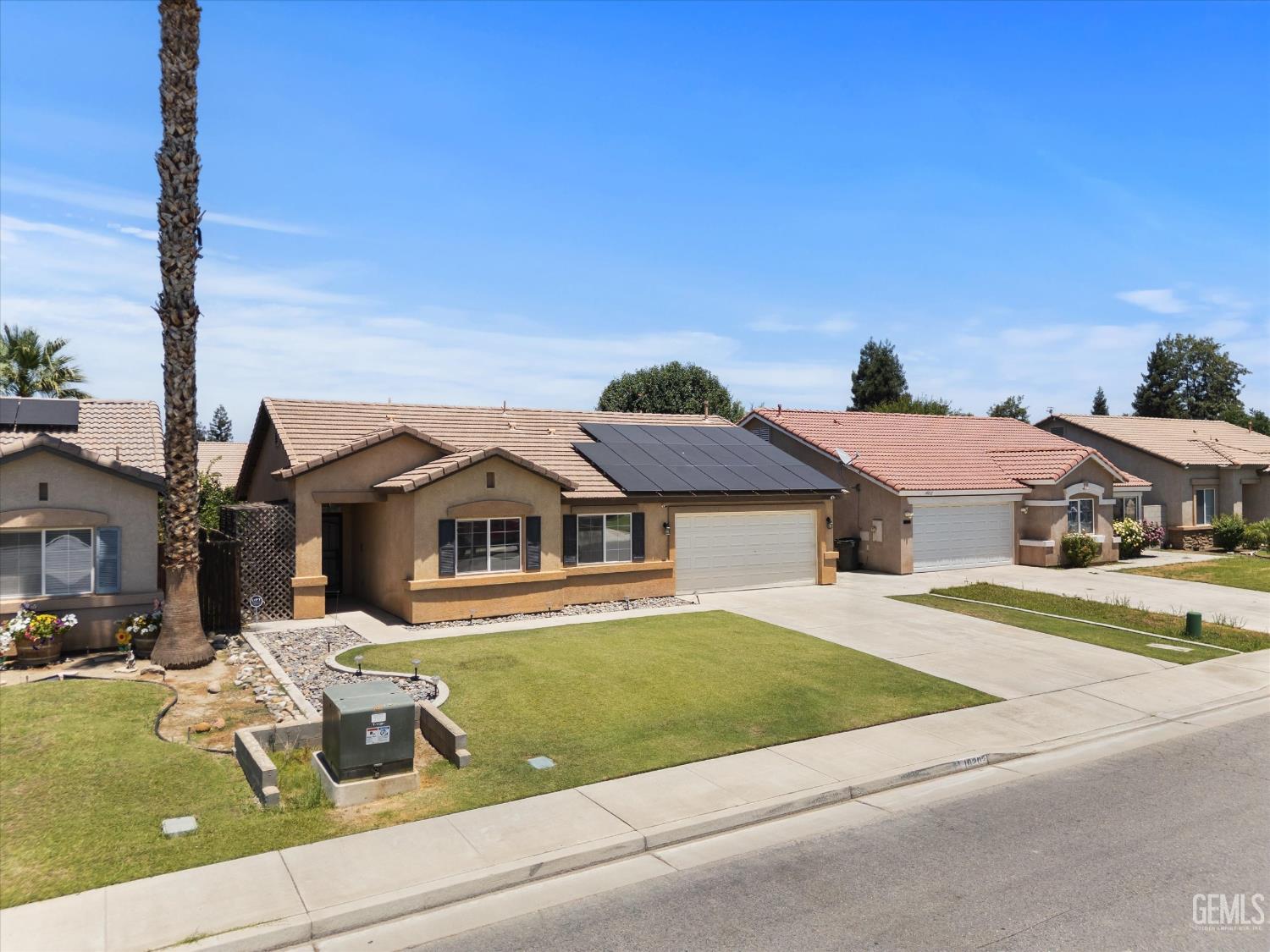 Single Family Residence in Bakersfield, photo 5 of 31