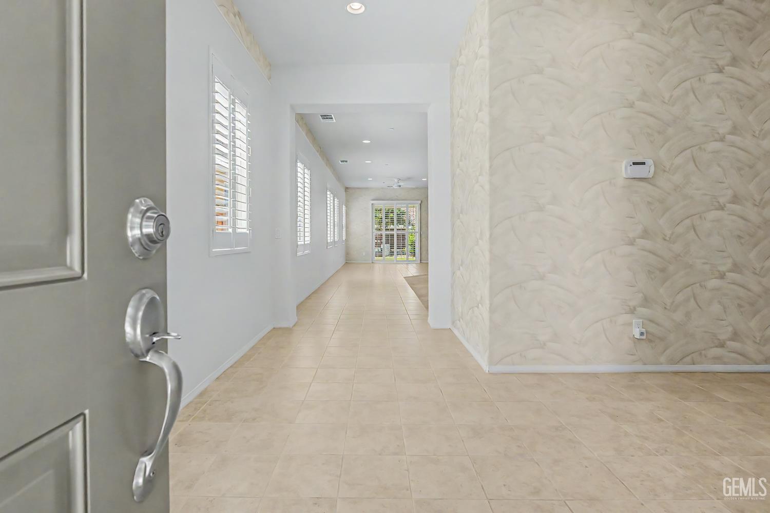 Single Family Residence in Bakersfield, photo 4 of 46