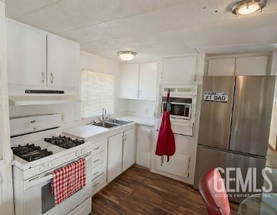 Mobile Home in Bakersfield, photo 3 of 15