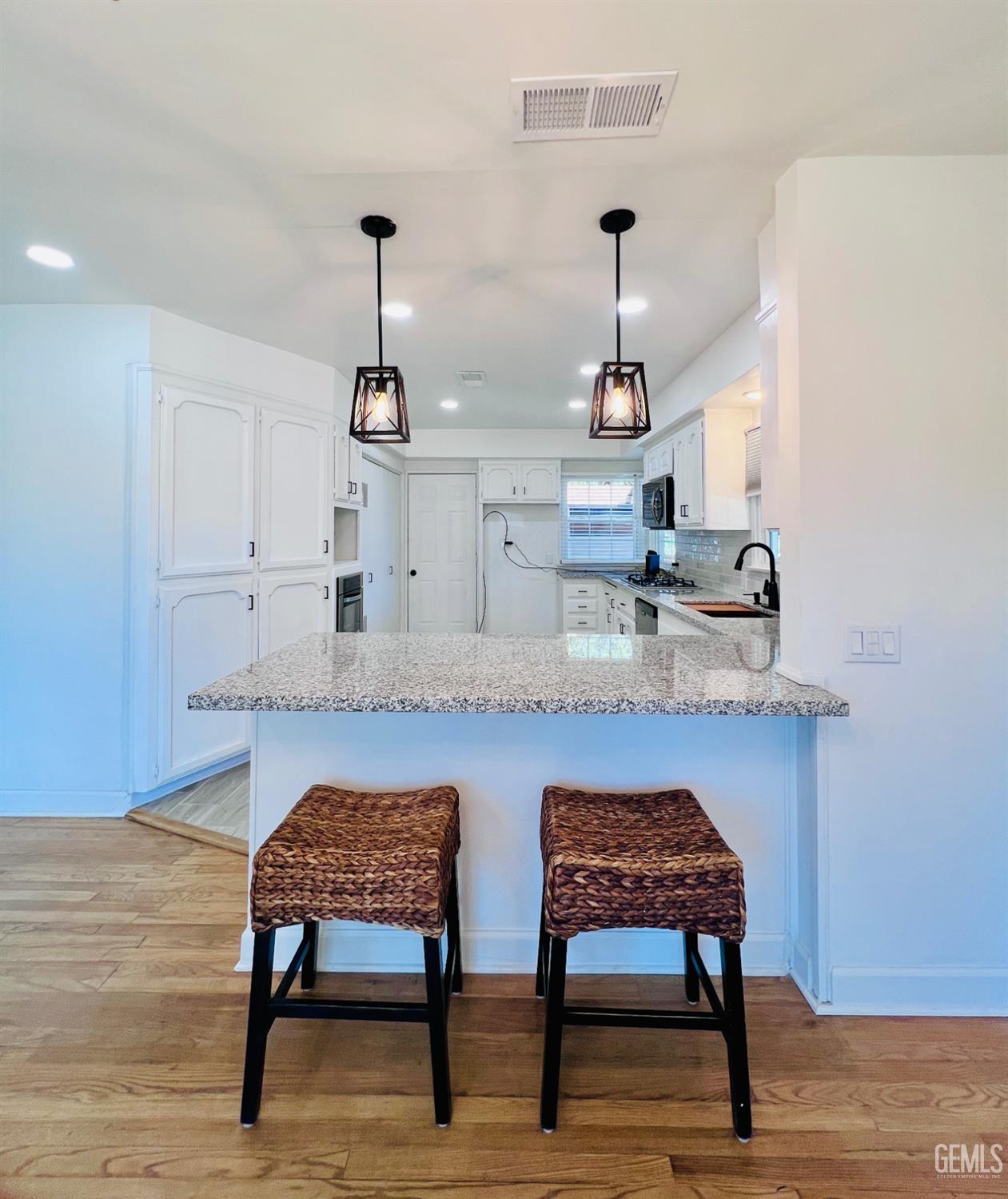 Single Family Residence in Bakersfield, photo 5 of 31