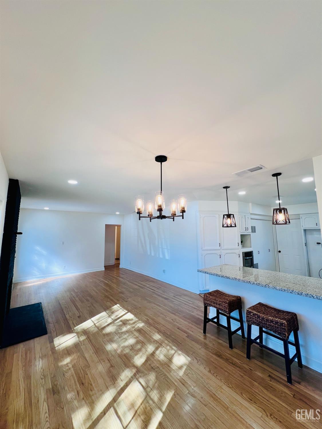 Single Family Residence in Bakersfield, photo 4 of 31