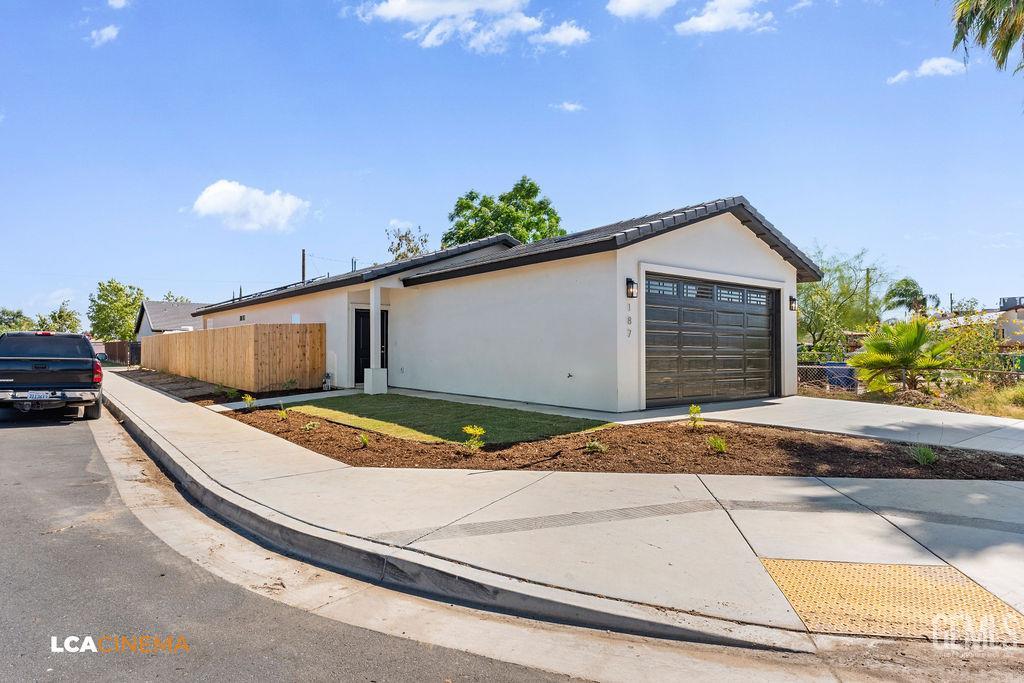 Single Family Residence in Shafter, photo 3 of 20