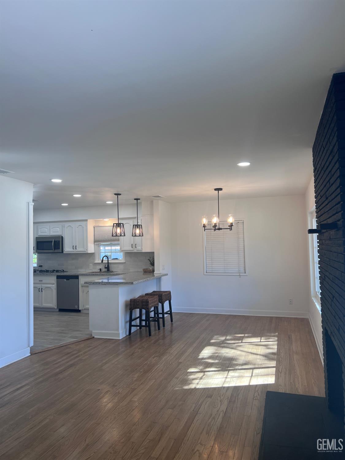 Single Family Residence in Bakersfield, photo 3 of 31