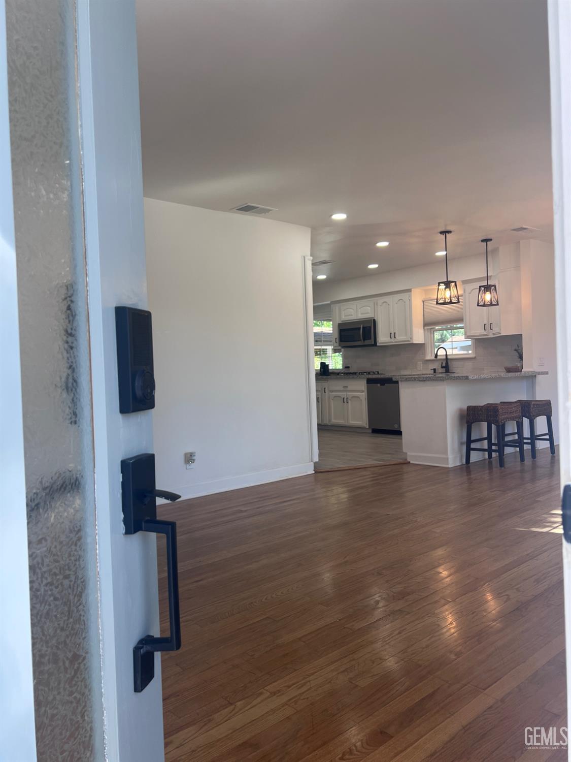 Single Family Residence in Bakersfield, photo 2 of 31