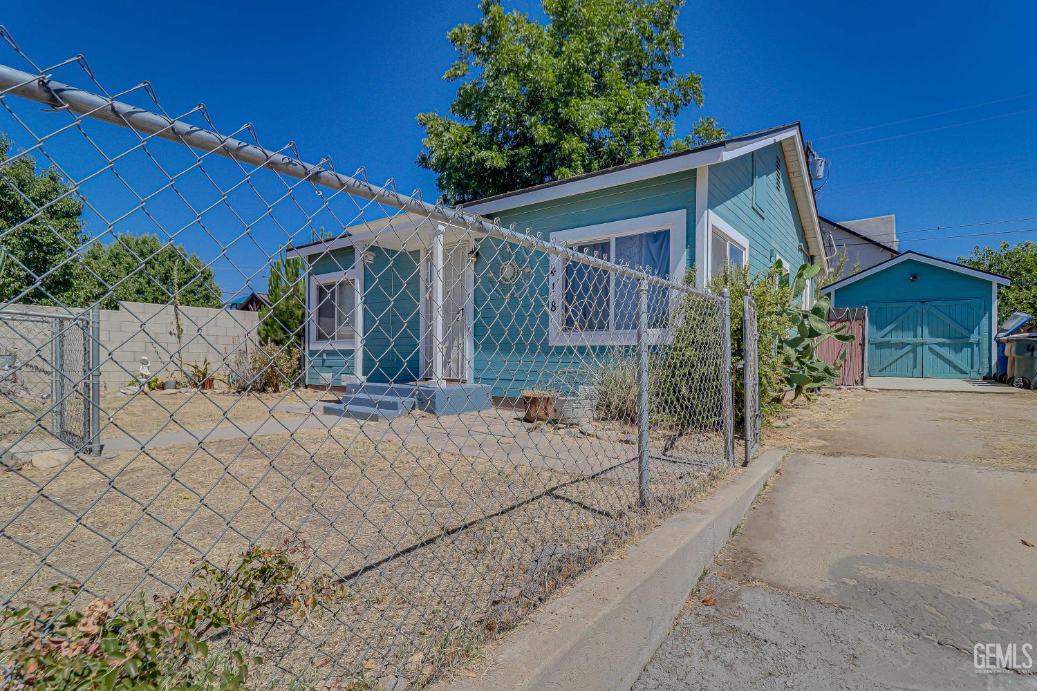 Single Family Residence in Bakersfield, photo 4 of 22
